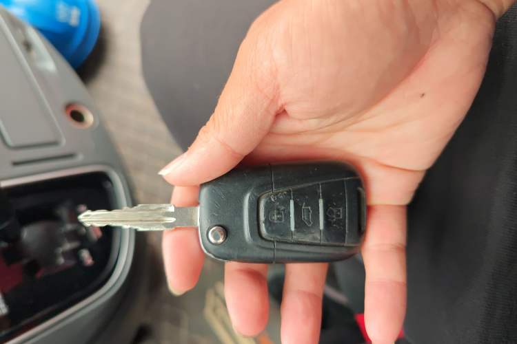 Used SAIC MAXUS Xintu V80 2019 2.5T Classic Model AMT Aoyuntong Facelifted Short Wheelbase Ultra-Low Roof 5/6-Seater