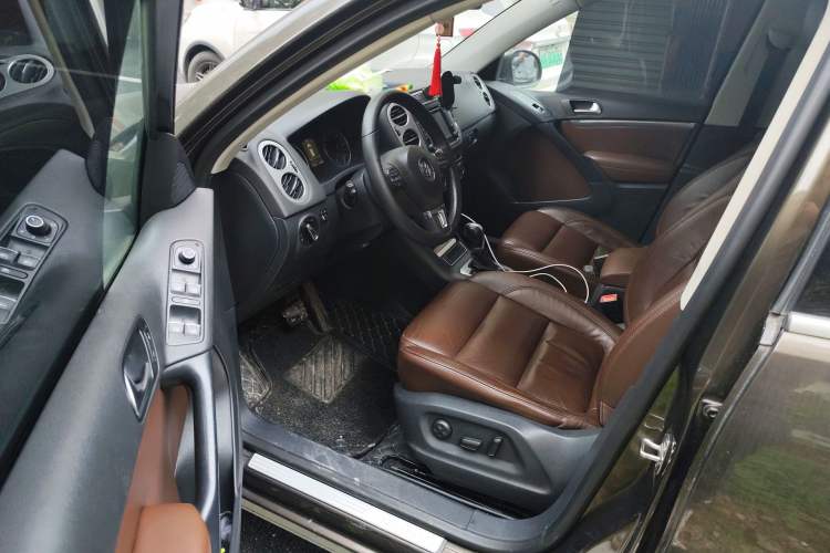 Used Volkswagen Tiguan 2013 1.8 TSI Automatic All-Wheel Drive Luxury Model Driver Seat