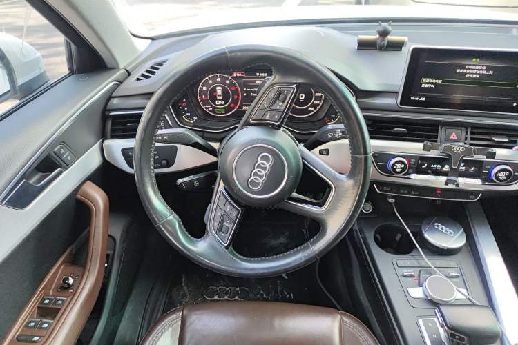 Used Audi A4L 2018 30th Anniversary Edition 40 TFSI Fashion Model
