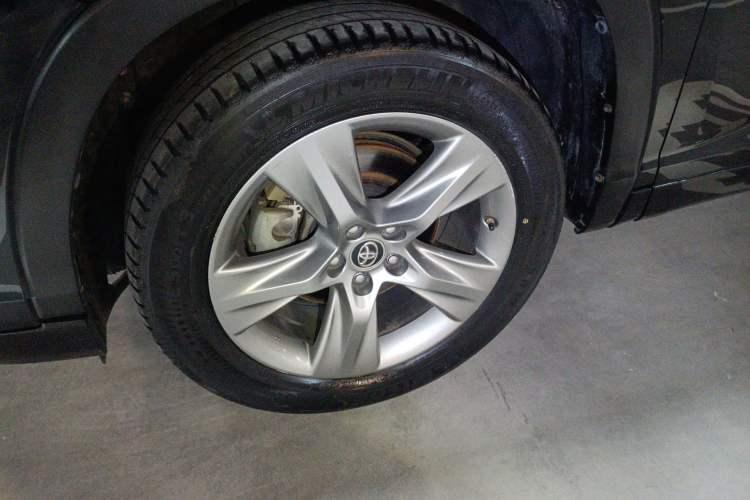 Used Toyota Highlander 2018 2.0T Four-Wheel Drive Luxury Edition 7 Seats China V Emission Standard
