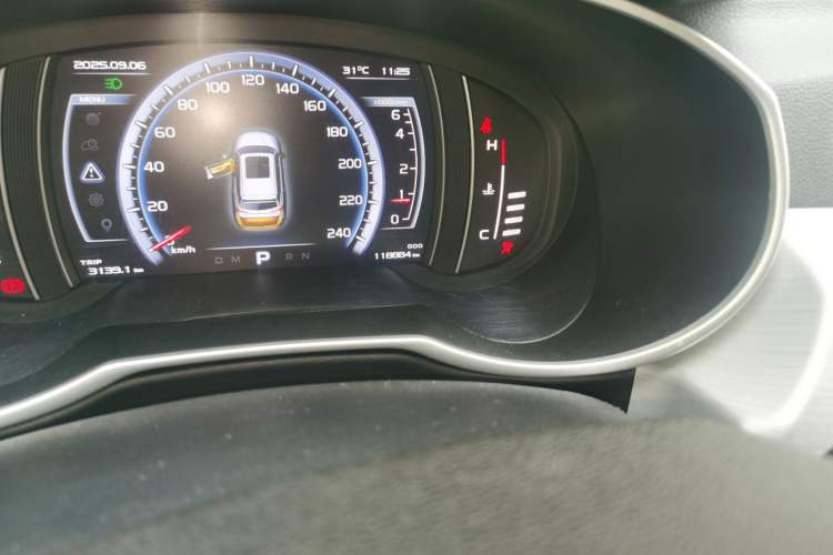 Used Geely Auto Emgrand X7 Sport 2016 1.8TD Automatic Smart Connectivity Version Odometer Close Up