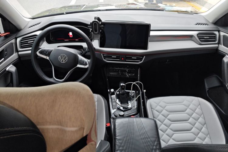 Used Volkswagen Tayron 2023 380TSI Four-Wheel Drive R-Line High-Energy Version Center Console