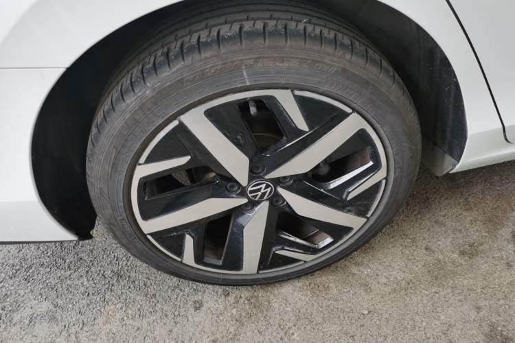 Used Volkswagen Lamando 2023 Lavida L 280TSI DSG Cool & Spicy Edition Right Rear Wheel Hub