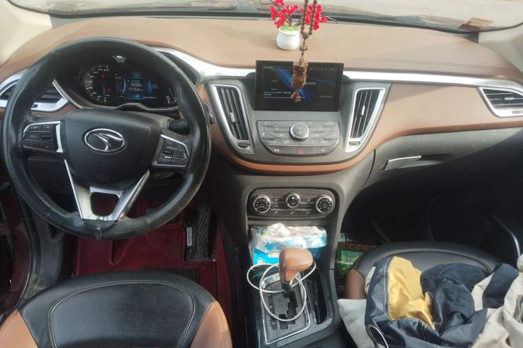 Used Soueast DX7 2015 1.5T Automatic Luxury Model Center Console