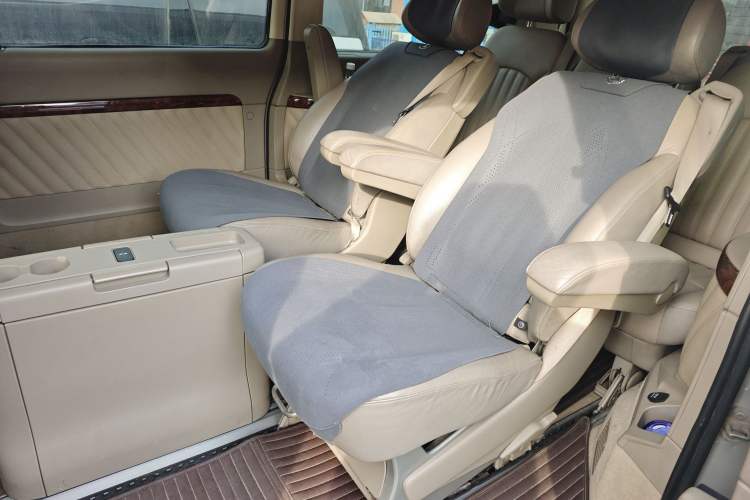 Used Mercedes-Benz Viano 2013 3.0L Hospitality Edition Left Rear Seat