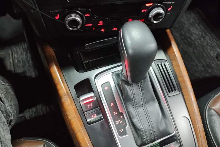 Used Audi Q5 2016 40 TFSI Technology Edition Gear Lever