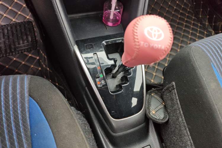 Used Toyota YARiS L Zhi Xuan 2016 Revised Version 1.5G CVT with Dynamic Sunroof Gear Lever