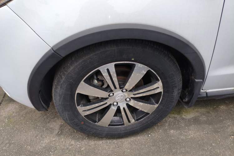 Used FAW Yingzhi G3 2015 1.5L CVT Zhihao Edition Left Front Wheel Hub