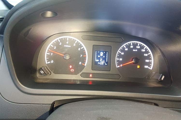 Used FORTHING Lingzhi PLUS 2021 2.0L Manual Luxury 9-Seater