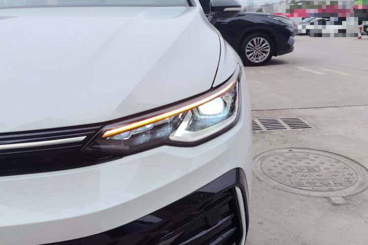 Used Volkswagen Golf 2025 300TSI R-Line
