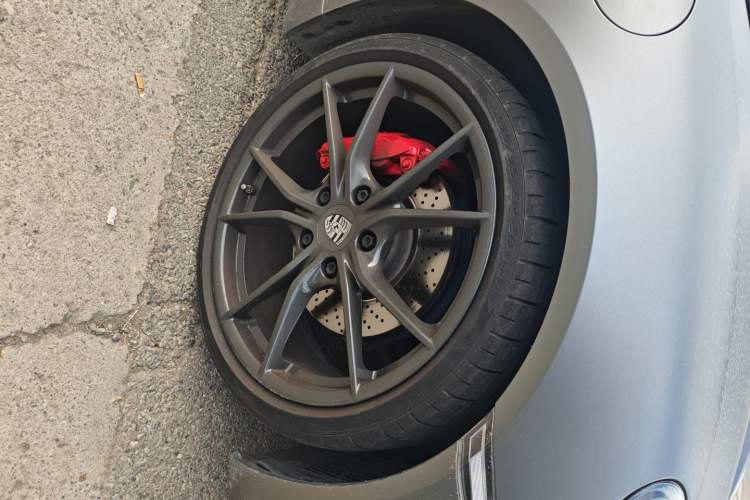 Used Porsche 718 2022 Boxster T 2.0T Right Front Wheel Hub