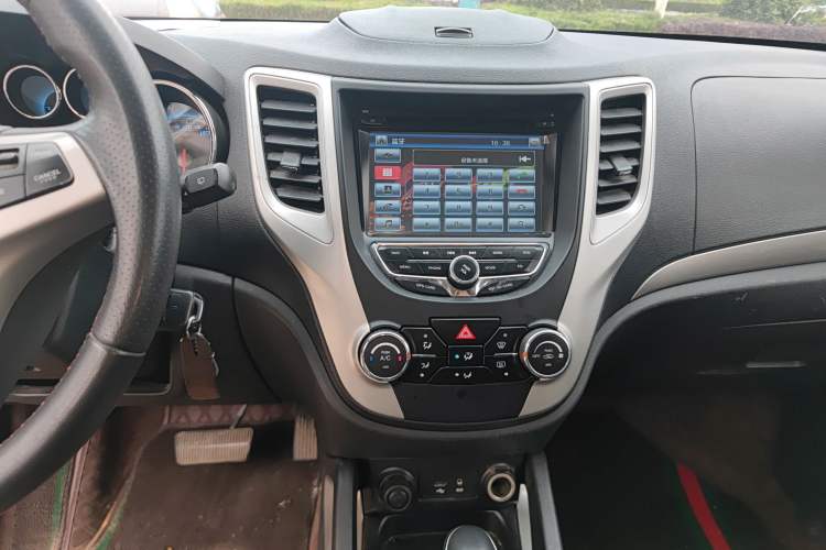 Used Changan CS35 2014 1.6L Automatic Luxury Model China IV Standard
