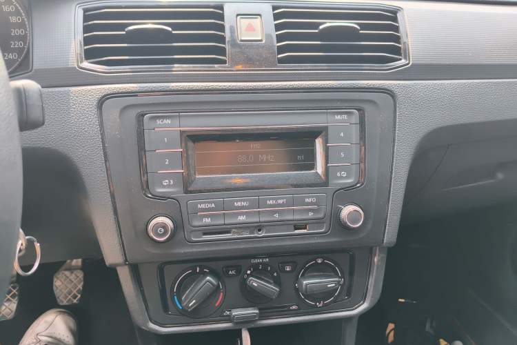 Used Volkswagen Santana 2019 1.5L Manual Fashion Edition China VI Standard Audio And AC Panel