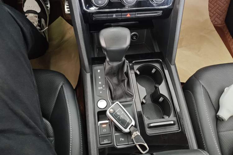 Used Volkswagen Teramont 2020 330TSI Two-Wheel-Drive Luxury Edition China VI Standard Gear Lever