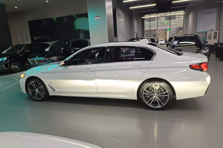 Used BMW 5 Series 2022 Second Facelift 530Li Leading Edition M Sport Package
