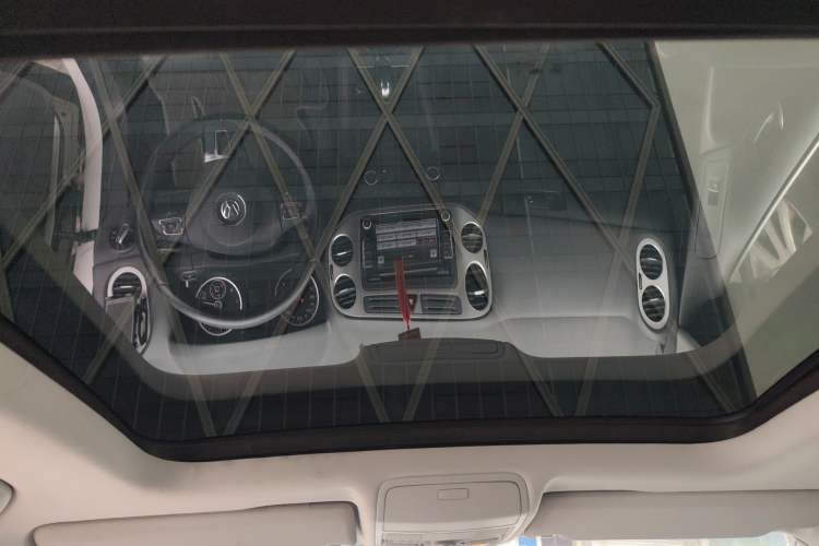 Used Volkswagen Tiguan 2012 1.8TSI Automatic Two-Wheel Drive Elite Edition Headliner