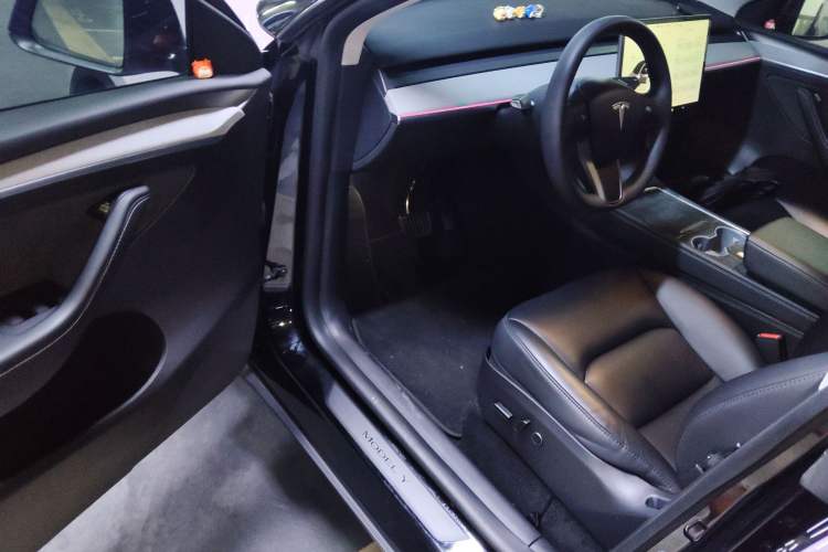 Used Tesla Model Y 2023 Long-Range All-Wheel-Drive Version