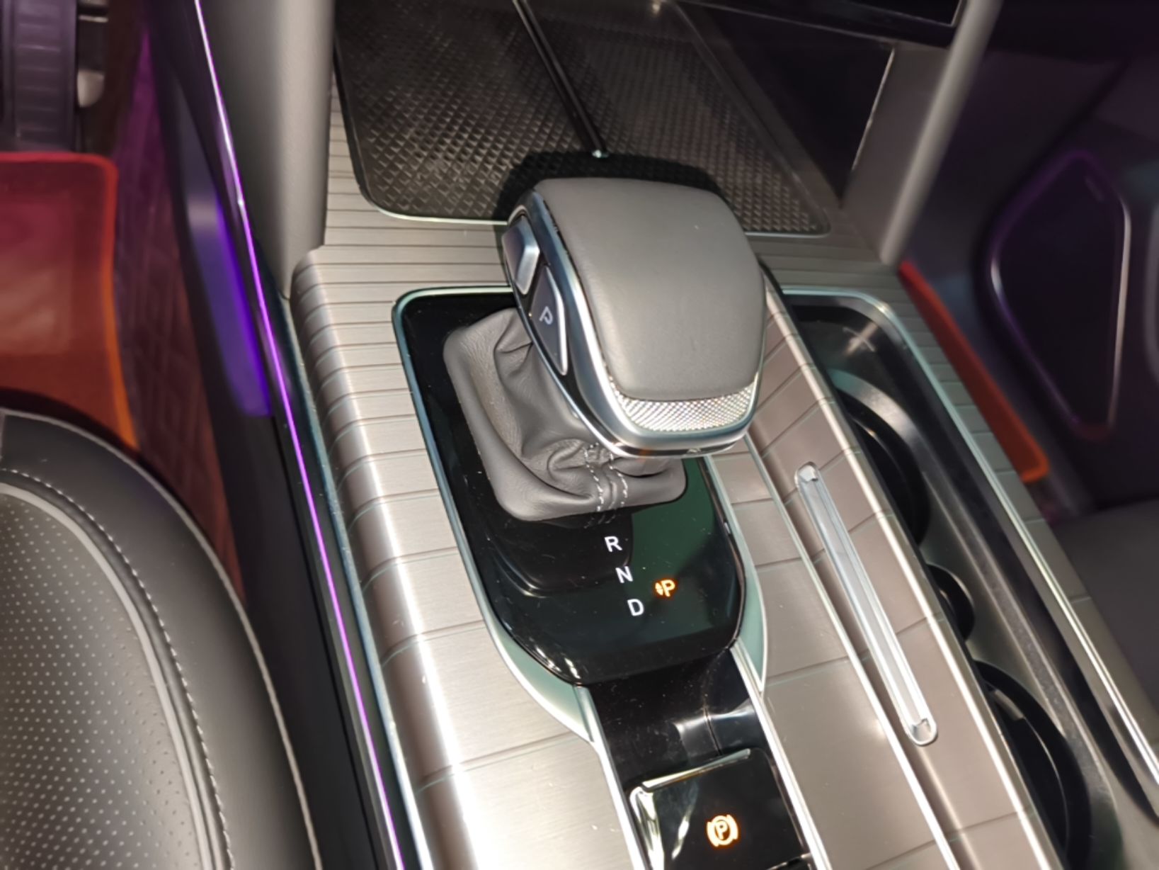 Hongqi HS7 PHEV 2024 2.0T PHEV Four-Wheel Drive Flagship Edition 6 Seats — снимка 16