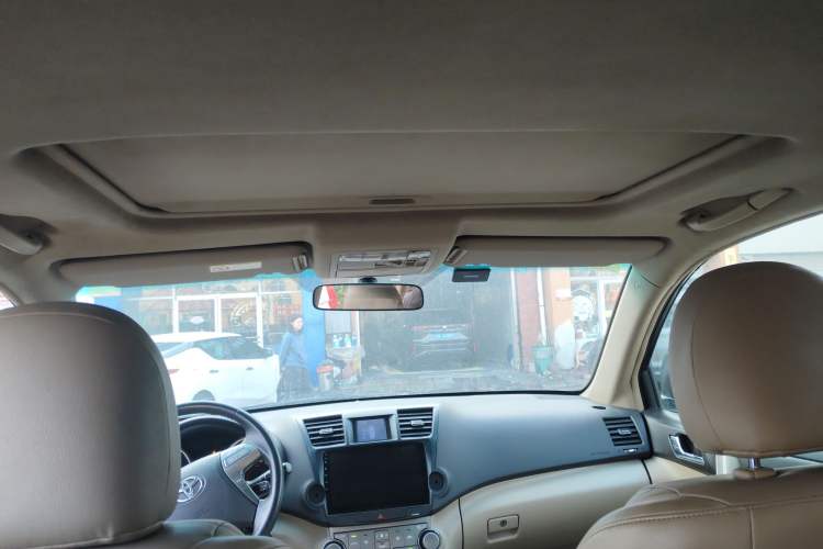 Used Toyota Highlander 2011 2.7L Two-Wheel Drive 7-Seater Luxury Edition