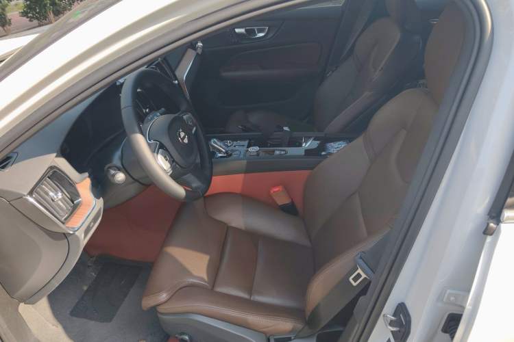 Used Volvo S60 2025 B4 Zhiyuan Luxury Edition
