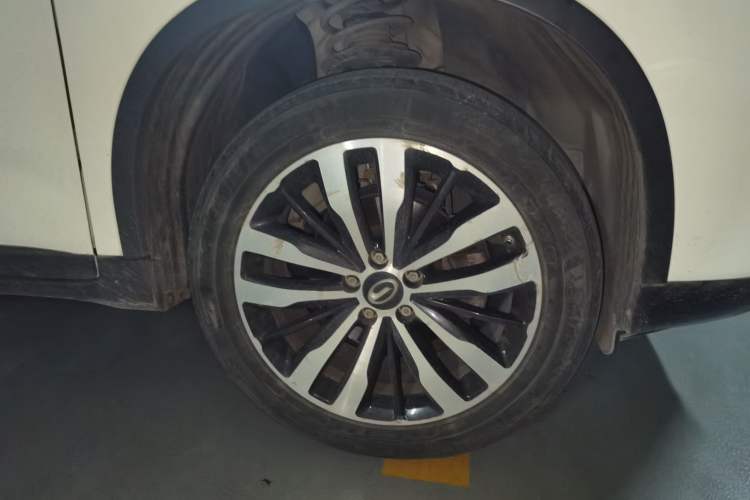 Used GAC Trumpchi GS4 2017 235T Automatic Two-Wheel Drive Luxury Smart Connectivity Version Right Front Wheel Hub