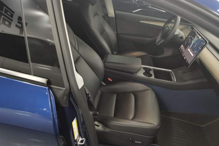 Used Tesla Model Y 2021 Long-Range All-Wheel-Drive Version 3D7