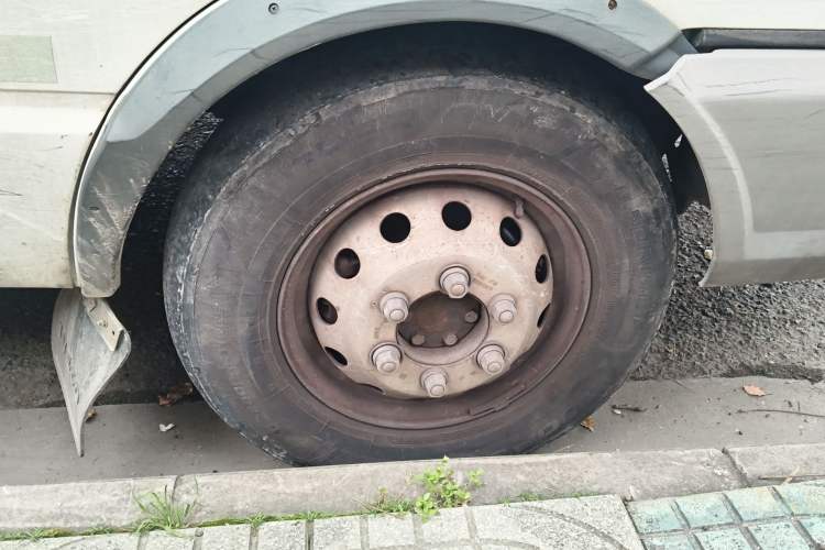 Used Iveco Daily 2017 2.8T V40 Cargo Van Mid-Roof 3/6 Seats 43S5