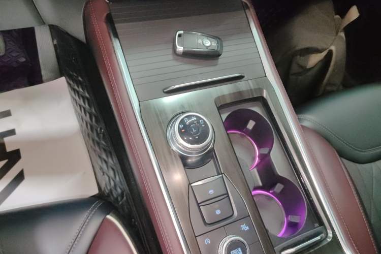 Used Ford Explorer 2023 EcoBoost 285 Four-Wheel Drive Titanium Edition 6 Seats Gear Lever