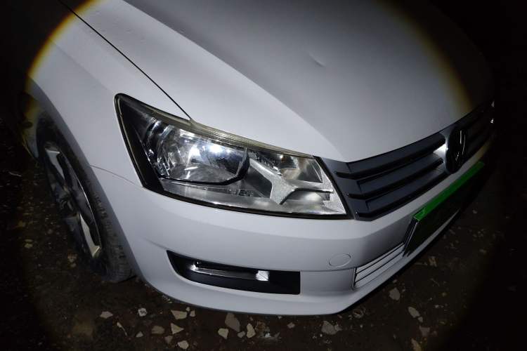 Used Volkswagen Santana 2015 1.6L Manual Comfort Edition Right Front Headlight