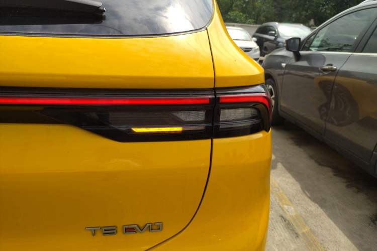 Used FORTHING T5 EVO 2021 1.5TD DCT Starry Edition Right Rear Taillight