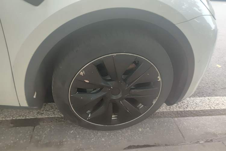 Used Tesla Model Y 2021 Long-Range All-Wheel-Drive Version 3D7