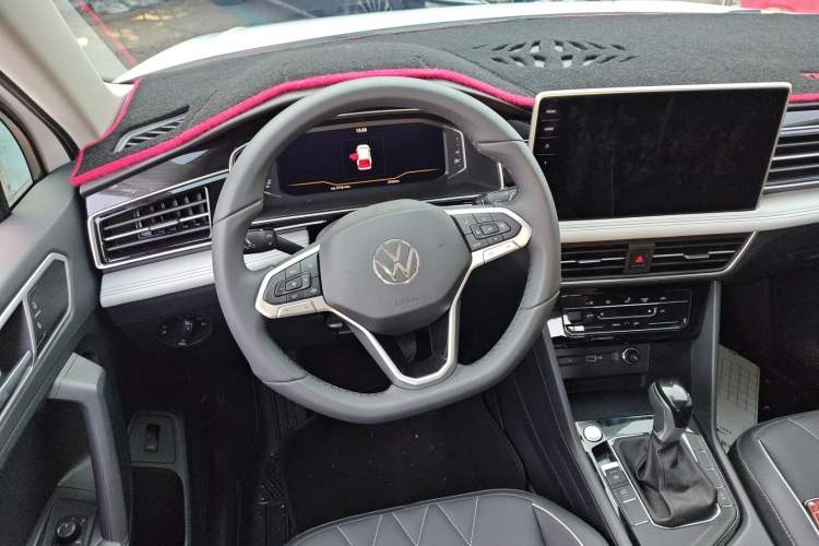 Used Volkswagen Tiguan L 2025 Model, Outstanding Version, 300TSI Automatic Two-Wheel Drive Longteng Edition