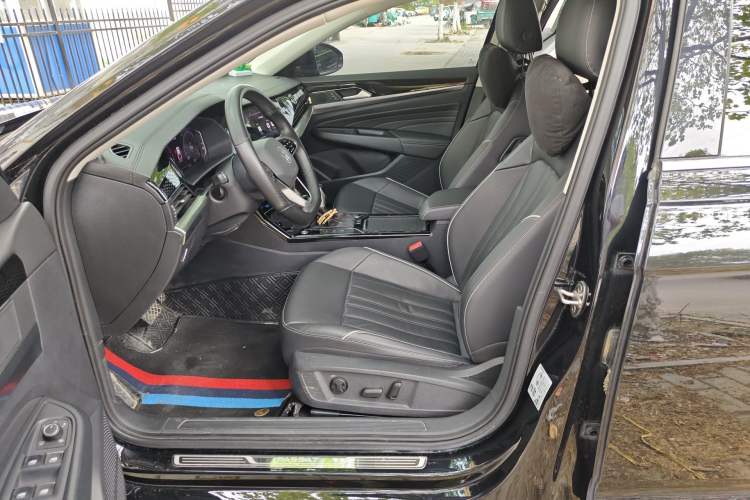 Used Volkswagen Passat 2023 330TSI Elite Edition Left Front Seat