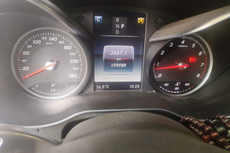 Used Mercedes-Benz GLC 2017 GLC 300 4MATIC Sport Edition Odometer Close Up