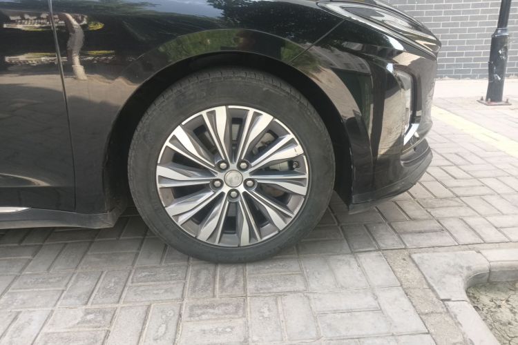 Used Hongqi E-QM5 2022 431 km Charge & Enjoy Edition Right Front Wheel Hub