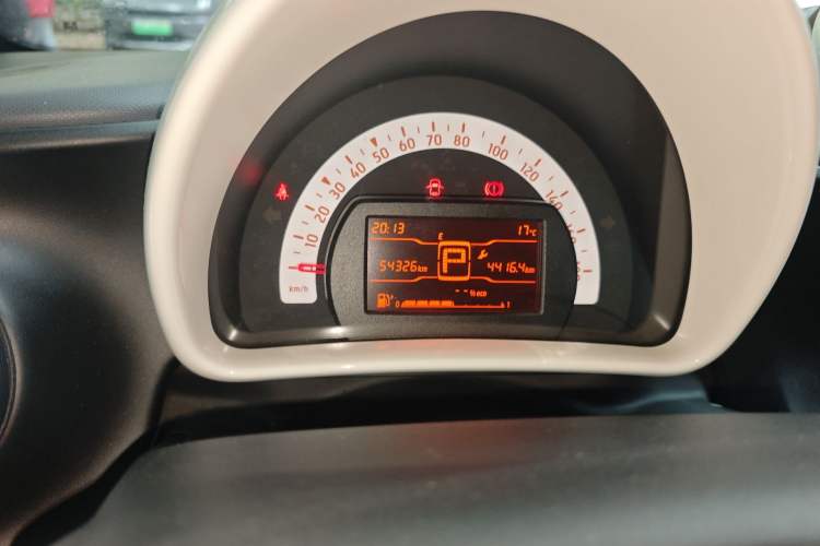 Used smart fortwo 2015 1.0L 52 kW hardtop Dynamic version Odometer Close Up