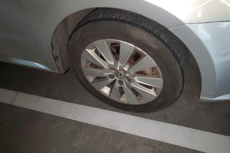 Used Volkswagen Lavida 2013 Restyled Classic 1.6L Automatic Comfort Edition Right Front Wheel Hub