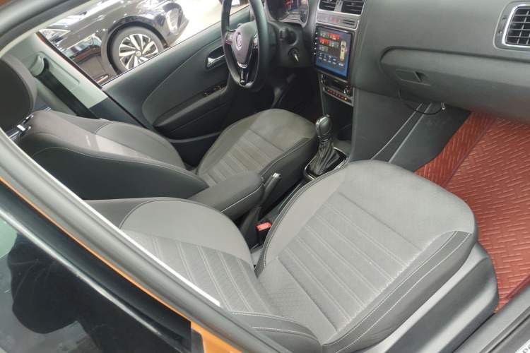 Used Volkswagen Polo 2016 1.6L Cross Polo Automatic Right Front Seat