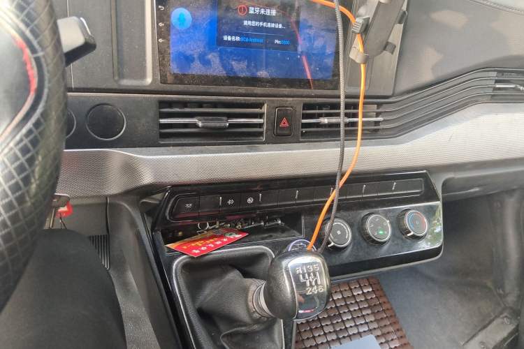 Used Dongfeng Yufeng 2023 V9+ 2.3T Manual Front-Drive Van Long Wheelbase High Roof 3-Seater
