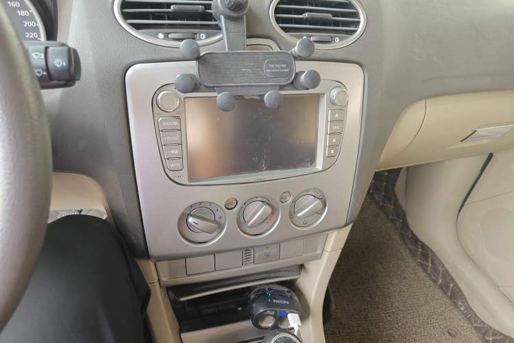 Used Ford Focus 2013 Sedan Classic 1.8L Manual Base Model Audio And AC Panel