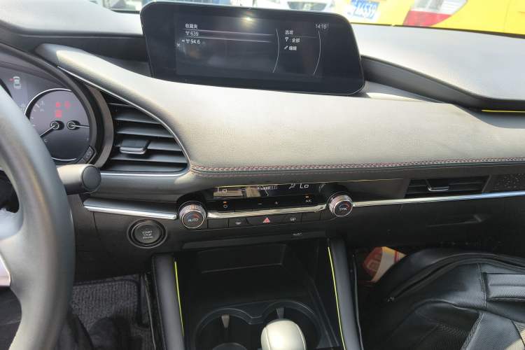 Used Mazda 3 Axela 2020 2.0L Automatic Zhiya Edition Audio And AC Panel