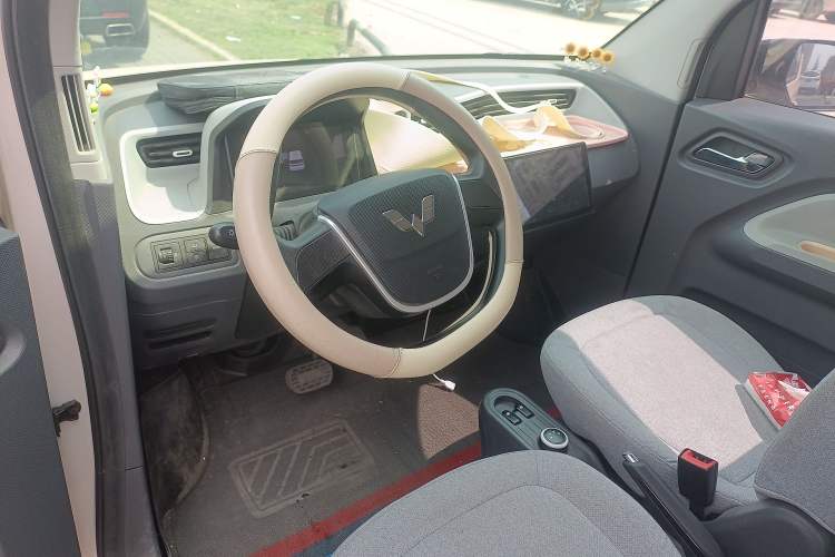 Used Wuling Hongguang MINIEV 2022 Macaron Premium Model – Lithium Iron Phosphate Steering Wheel