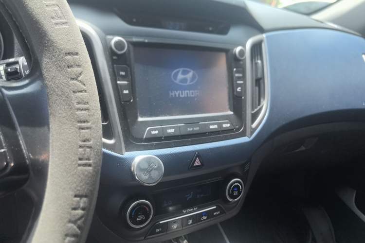 Used Hyundai ix25 2015 1.6L Automatic Two-Wheel-Drive Deluxe DLX Model
