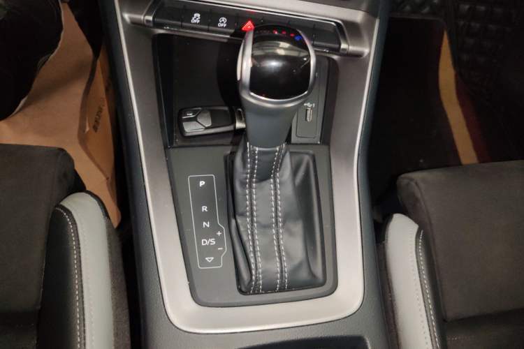 Used Audi Q3 2021 35 TFSI Progressive Dynamic Edition Gear Lever