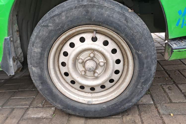 Used Golden Dragon Hiace  Right Front Wheel Hub