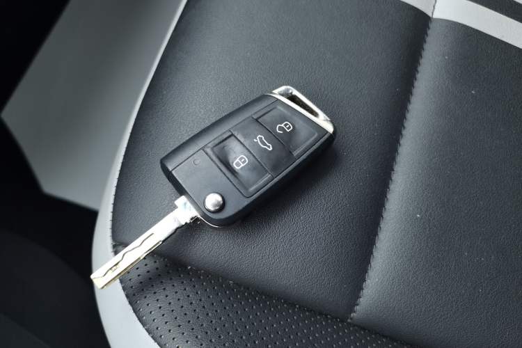 Used Volkswagen T-ROC 2023 300TSI DSG Two-Wheel Drive Starlight Edition
