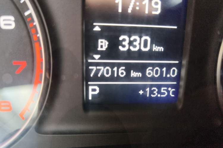 Used Audi Q3 2015 35 TFSI Comfort Model Odometer Close Up