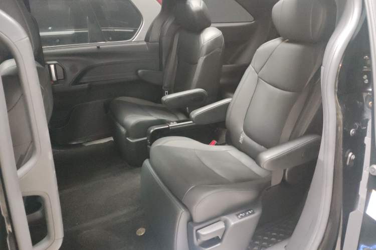 Used Toyota Sienna 2021 2.5L Hybrid Platinum Edition