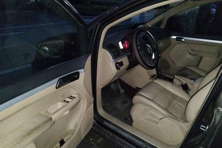 Used Volkswagen Touran 2011 1.4T DSG ZhiZhen Edition 7-Seater