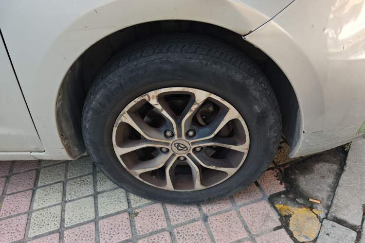 Used CHANGAN KAICHENG Oushang A600 2016 1.5L Manual Luxury 7-Seater Right Front Wheel Hub